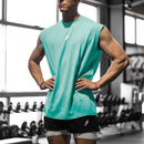 Regata esportiva masculina, solta, respirável e de secagem rápida, ideal para treinos no verão.
