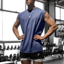 Regata esportiva masculina, solta, respirável e de secagem rápida, ideal para treinos no verão.