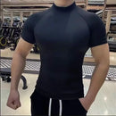 Camiseta de compressão masculina, esportiva, com secagem rápida e mangas curtas.