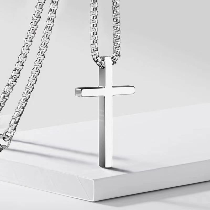 Colar Cruz Vnox Unissex – Pingente Cruz Lisa Prateada com Corrente de Aço Inoxidável
