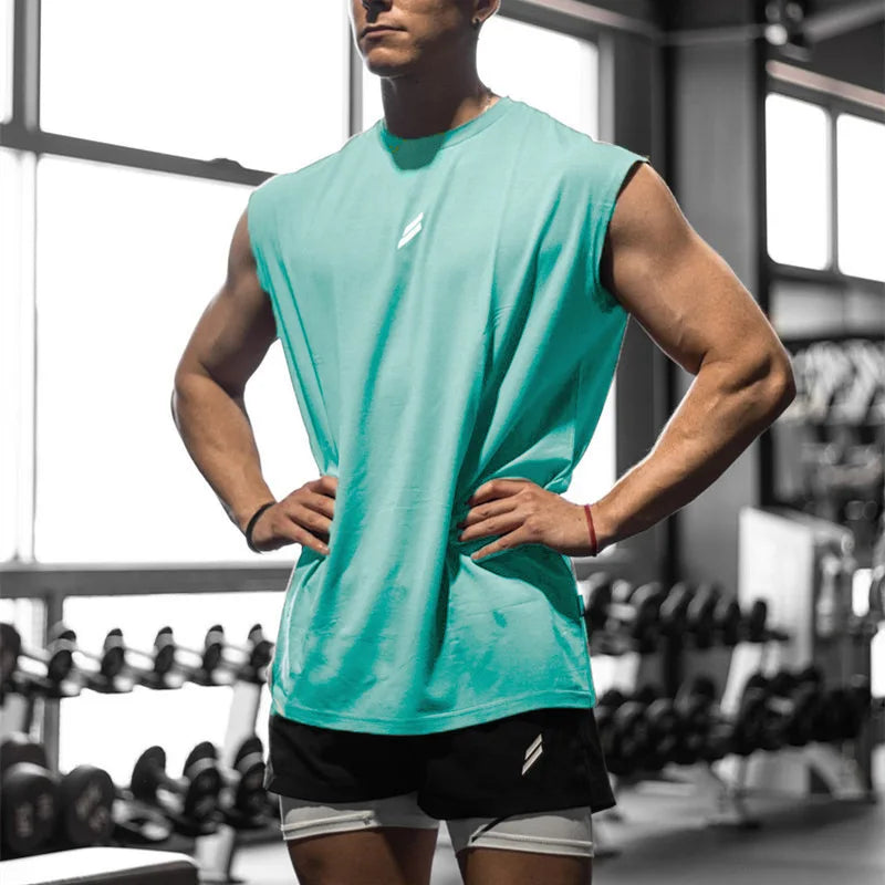 Regata esportiva masculina, solta, respirável e de secagem rápida, ideal para treinos no verão.