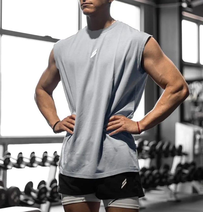 Regata esportiva masculina, solta, respirável e de secagem rápida, ideal para treinos no verão.